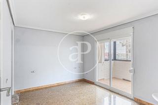 Pis  Av. de peris i valero. Piso en venta en ruzafa