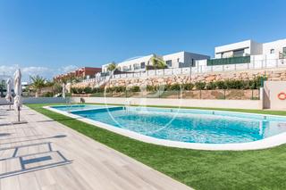 Maison jumelée à Torre en Conill-Cumbres de San Antonio. Pareado en venta en torre en conill