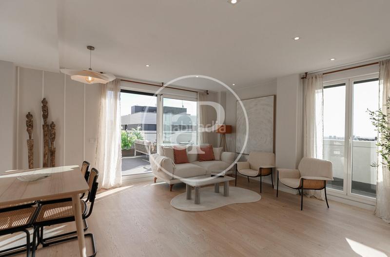 Foto 6d071b62-d036-46a6-87dd-d634d654f957. Rent flat with heating parking pool in Finestrelles Esplugues de Llobregat