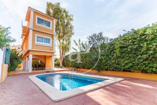 Casa a Moncada. Chalet en venta en moncada