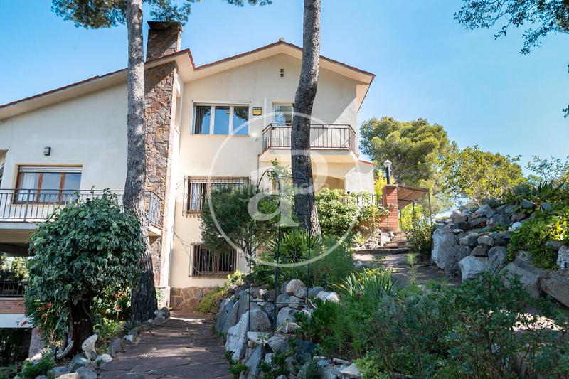 Foto 36d12fdc-66fb-44db-8513-73b46c244335. Casa amb calefacció aparcament a La Floresta Sant Cugat del Vallès