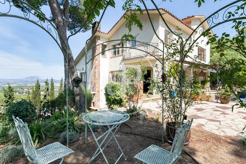 Foto bddca3b1-04a1-4515-9420-8cb95c09c2a4. Casa amb calefacció aparcament a La Floresta Sant Cugat del Vallès