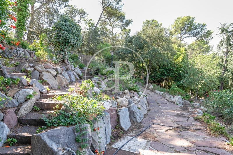 Foto c09a3c5f-b572-4e6e-9e82-ae0832ca4d2b. Casa amb calefacció aparcament a La Floresta Sant Cugat del Vallès