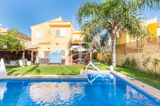 Casa pareada en Riba - roja de Túria. Chalet en venta en ribarroja