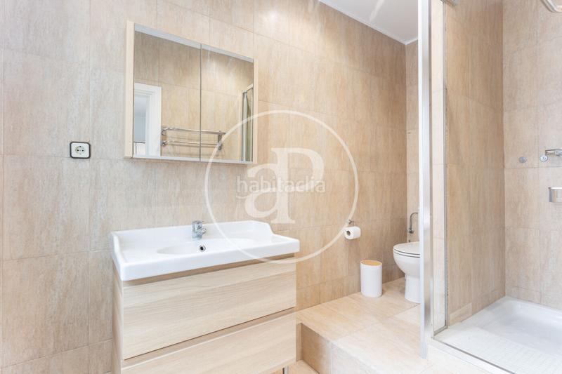 Foto e7c64f75-202f-4ab0-895f-ae2bd808b9c8. Alquiler ático piso en alquiler en rambla cataluña en Barcelona