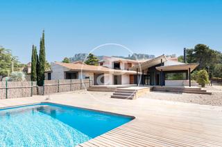 Maison  Carrer dels rossinyols. Casa en venta en matadepera