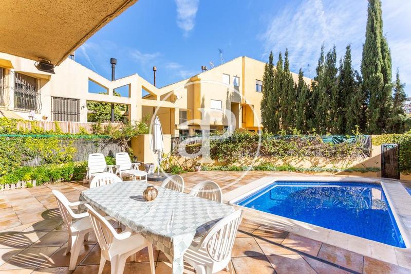 Foto 205c4c1a-1680-4edb-9d56-fa823108d63c. Rent house with heating parking pool in Centro - Ambulatorio Paiporta