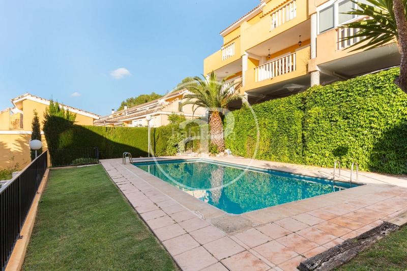 Foto e60571ec-b943-4243-9110-3af786e56932. Reihenhaus mit heizung pool in El Bosque Chiva