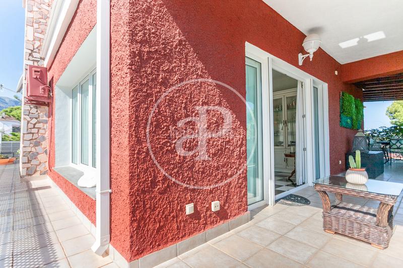 Foto 1aa94dd5-3c1c-4773-b4a8-d9a55cb95780. Casa amb calefacció aparcament piscina a El Puerto Dénia