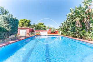 Casa a El Puerto. Villa mediterránea independiente en venta en denia, les rotas