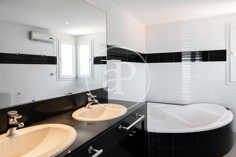 Foto a8c48c2b-366b-4d2e-8224-d5043de6c9e8. Lloguer casa amb calefacció aparcament a Vallcarca - Penitents Barcelona