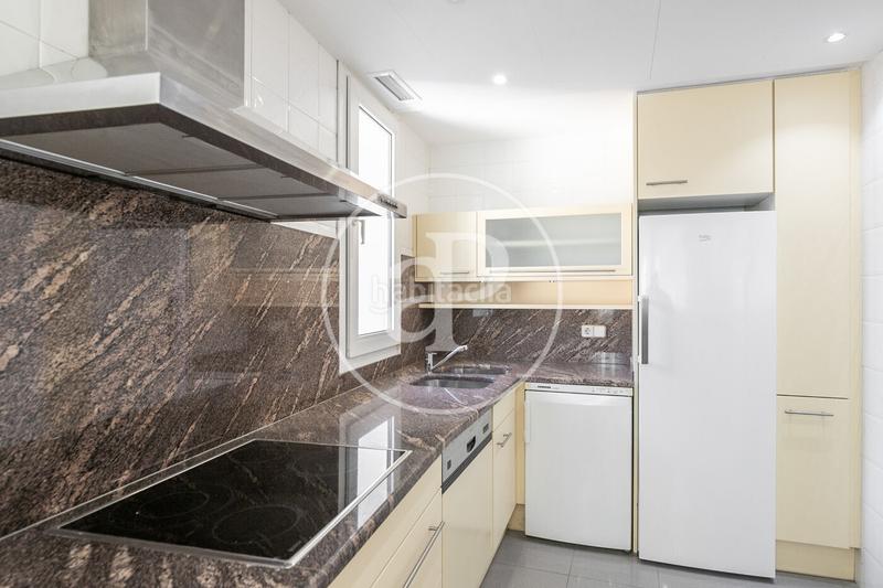 Foto d995d978-48d0-4c93-b548-b1ddf1d7390d. Lloguer casa amb calefacció aparcament a Vallcarca - Penitents Barcelona