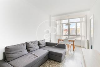 Location Appartement  Carrer dels almogàvers. Piso en alquiler en arc del triomf