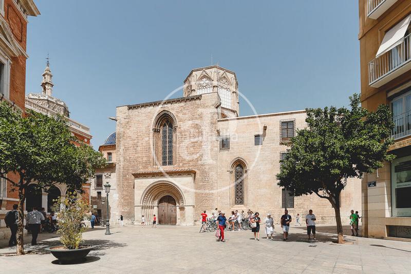 Foto 071282d4-6dc6-4786-b5ee-fcd0a701ad5d. Piso  en venta en la plaza de la virgen en La Seu Valencia