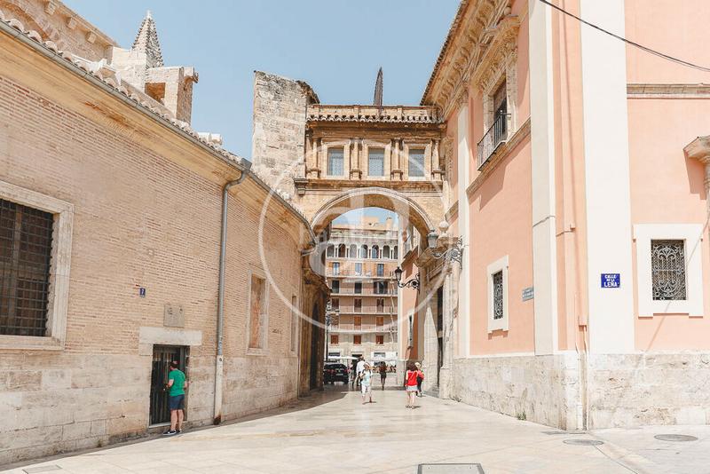 Foto 8f849d32-0007-461b-8032-5c4de7edf771. Piso  en venta en la plaza de la virgen en La Seu Valencia