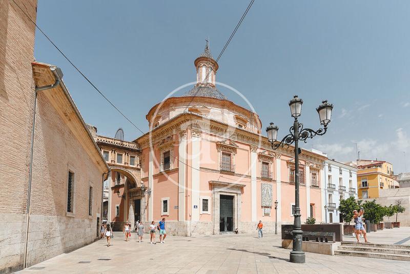 Foto a454ee3e-f5de-4b5f-9836-15f17cad6a7d. Piso  en venta en la plaza de la virgen en La Seu Valencia