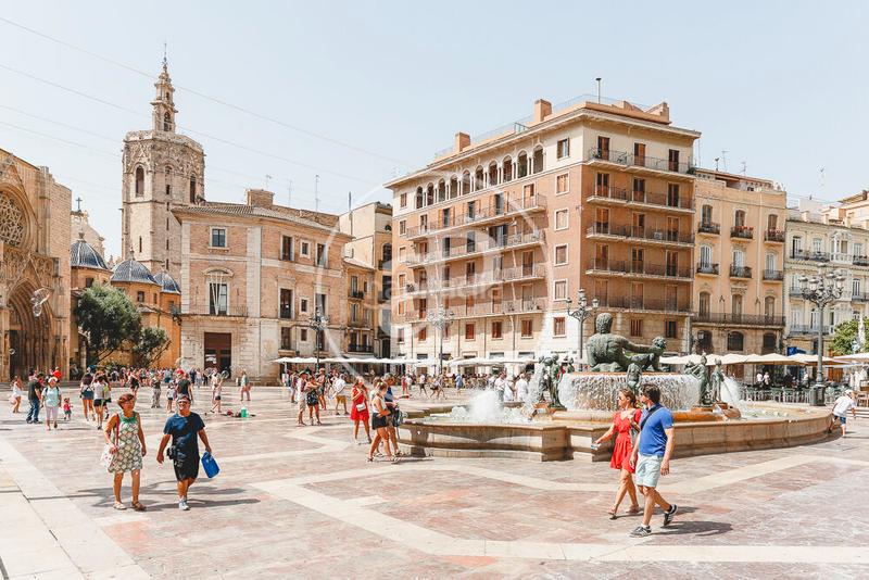 Foto a8d365ad-cb66-4542-8105-e97a0b9772e9. Piso  en venta en la plaza de la virgen en La Seu Valencia