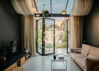 Maison  Carrer del comte de güell. Casa modernista en venta en les corts