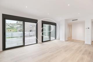 Location Attique  Carrer de joan de la cierva. Ático en alquiler en finestrelles