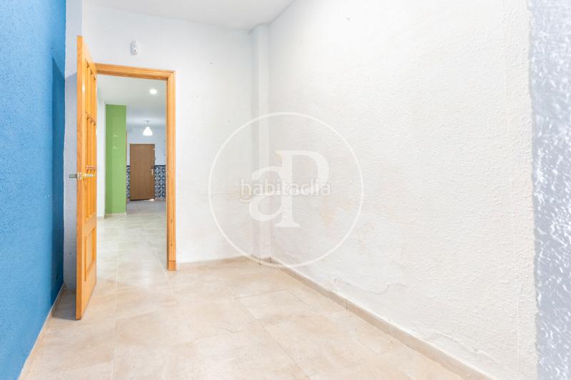 Foto f62f1eb6-c474-47bf-995d-691a89ffda2d. Casa pareada casa en venta en Poble Nou Torrent