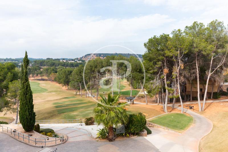 Foto 14abc997-3b02-4459-ab72-8422d0bef600. Pis amb calefacció aparcament a El Bosque Chiva