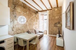 Rent Flat  Carniceros. Piso en alquiler en ciutat vella