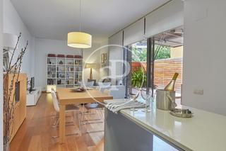 Pis  Carrer de cristóbal de moura. Vivienda en venta en barcelona