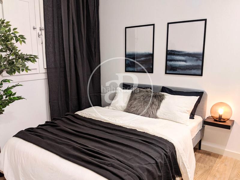 Foto 3dd001e2-9b3f-481f-b39e-70fbbc76d547. Piso 100m<sup>2</sup> en carrer dels escudellers 16 en Gòtic Barcelona