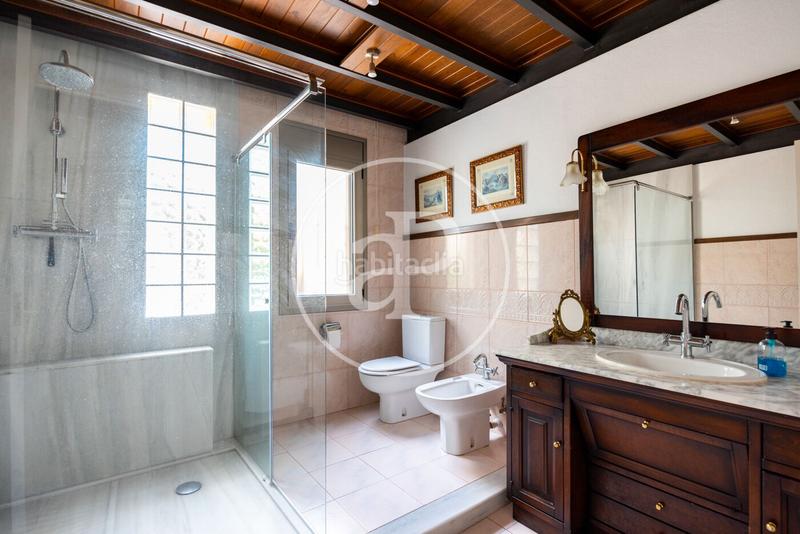 Foto f26dd478-d760-4976-830a-0340e3b54327. Haus mit heizung parking pool in Teià