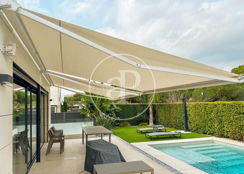 Foto 42ccd111-0348-4702-954c-1ad36892b23d. Casa amb calefacció aparcament piscina a Montgat