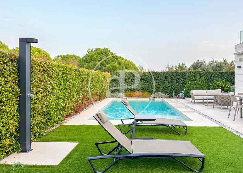 Foto b96daf3b-c1f9-4f24-a39c-e302a1a4bd78. Casa amb calefacció aparcament piscina a Montgat