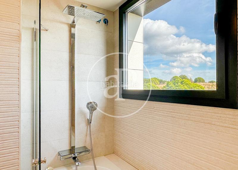 Foto e726c0da-78bf-4ed3-8b11-6459c61e07f4. Casa amb calefacció aparcament piscina a Montgat