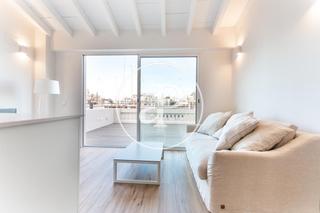 Location Attique  C/ de roger de llòria. Ático con terraza en alquiler en sant francesc