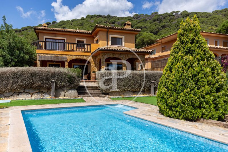 Foto 0646353b-73c9-4f69-9053-f19cb720aef4. Casa amb calefacció aparcament a Nucli Urbà Argentona