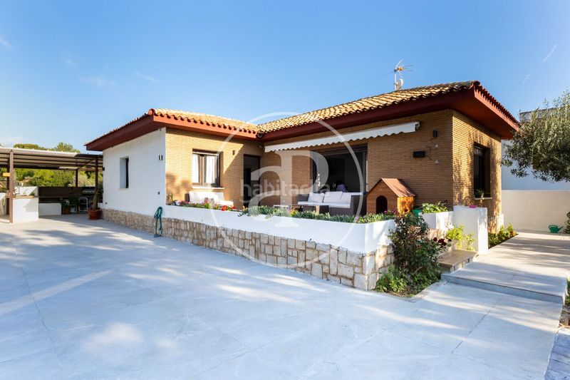 Foto f19925ae-dc1b-4f98-a15e-21de08a28b2b. Casa chalet independiente en venta en el puig en Centro-El Castillo Sagunt