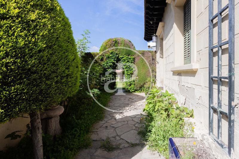 Foto 532ace8a-6102-4eed-bd85-ab58a2322613. House with heating parking in Centre Sant Just Desvern