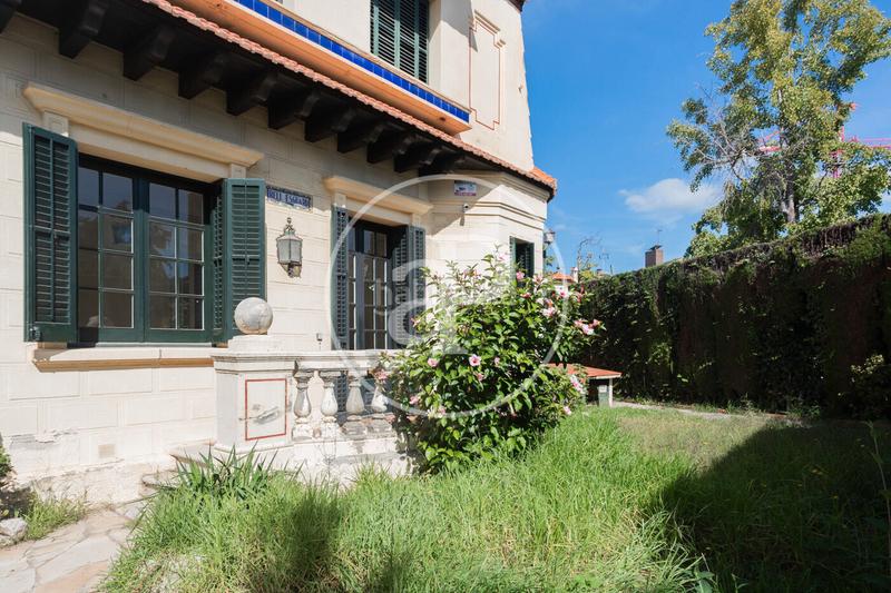 Foto 71d12282-358a-4d17-a699-c3e36ae48431. House with heating parking in Centre Sant Just Desvern