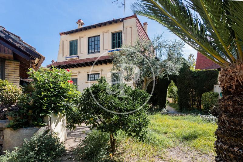 Foto ad11f2ec-be2e-4c76-8b28-a5168b4dcd42. House with heating parking in Centre Sant Just Desvern