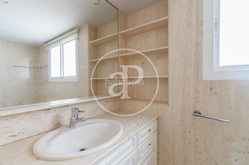 Foto 4f68158d-b78c-453c-9307-d5a530e7a32d. Lloguer àtic amb calefacció aparcament a Sant Gervasi - Galvany Barcelona