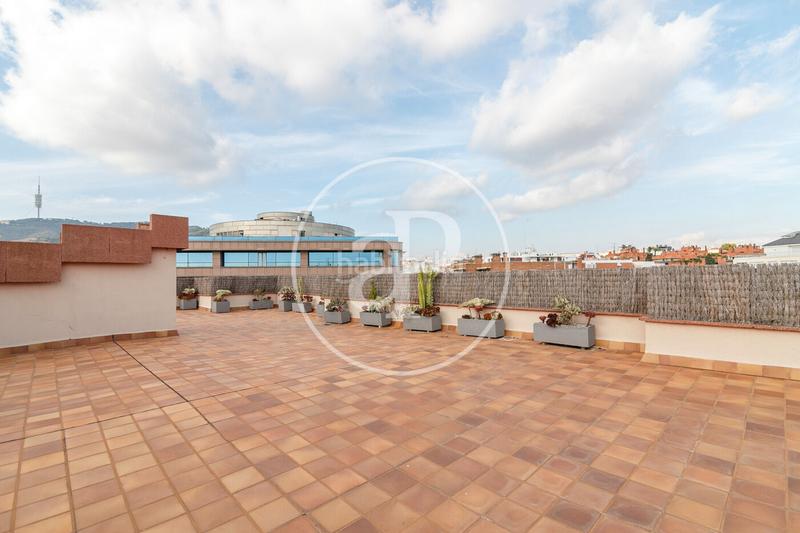 Foto 61cec77e-aeb5-4ed9-9a9c-0bcf25079ac3. Lloguer àtic amb calefacció aparcament a Sant Gervasi - Galvany Barcelona