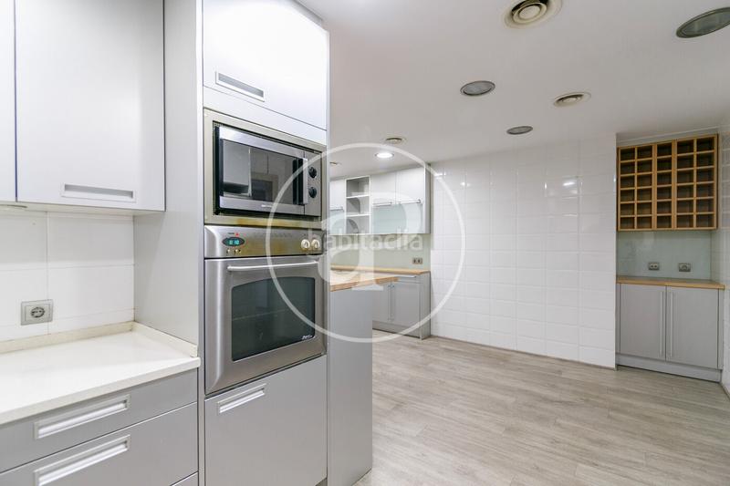 Foto 6bd6c02d-b947-44f8-976e-77fe91ef465a. Lloguer àtic amb calefacció aparcament a Sant Gervasi - Galvany Barcelona