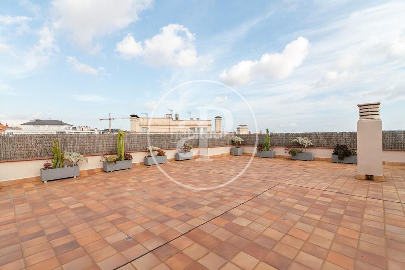 Foto 812341c9-d0f3-468d-bc86-d1278091654c. Lloguer àtic amb calefacció aparcament a Sant Gervasi - Galvany Barcelona