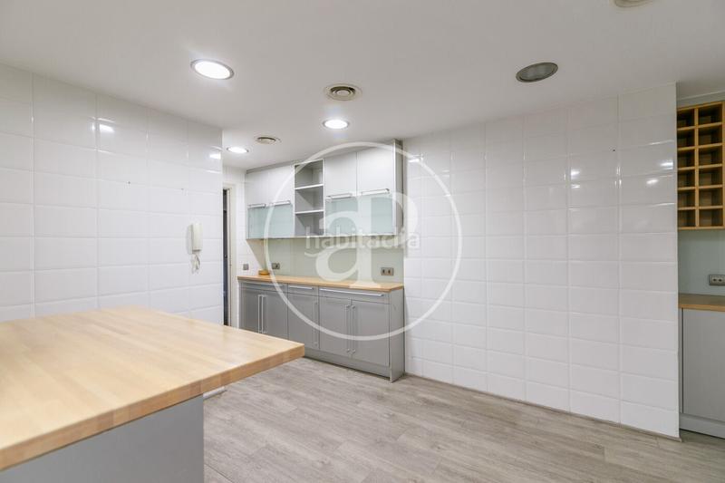 Foto a878e9a3-cc6d-4a89-86f4-bc420bc374a4. Lloguer àtic amb calefacció aparcament a Sant Gervasi - Galvany Barcelona