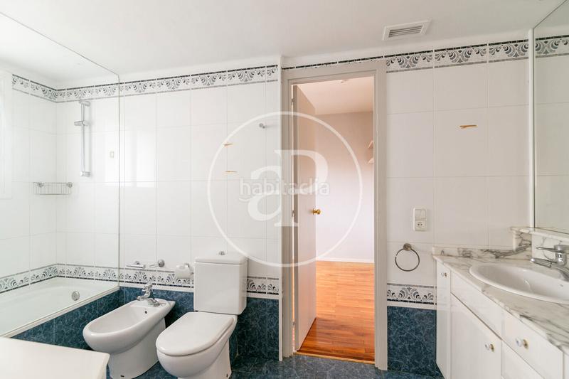 Foto bf8df4fc-4275-44ea-9f43-7cb2948fb648. Lloguer àtic amb calefacció aparcament a Sant Gervasi - Galvany Barcelona