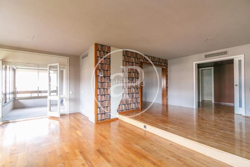 Foto cab48117-fb2c-4a83-84b5-570dcccbb705. Lloguer àtic amb calefacció aparcament a Sant Gervasi - Galvany Barcelona