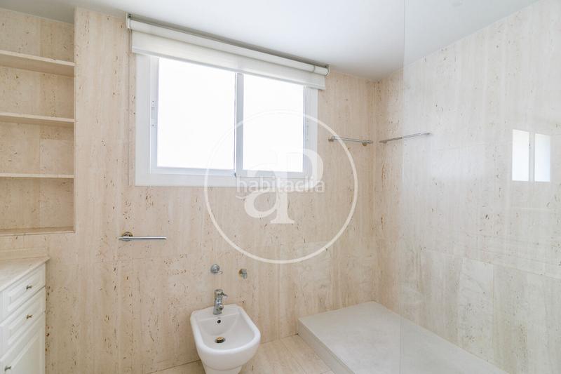 Foto f29785c6-482e-4378-96ba-8fe76cf258bd. Lloguer àtic amb calefacció aparcament a Sant Gervasi - Galvany Barcelona