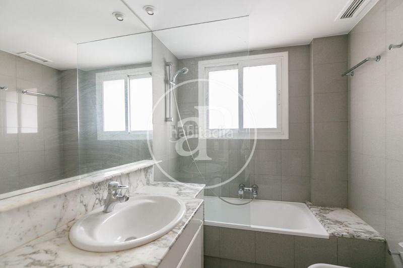 Foto f57fc064-97f9-4a60-a1c0-4685ff7e16d4. Lloguer àtic amb calefacció aparcament a Sant Gervasi - Galvany Barcelona