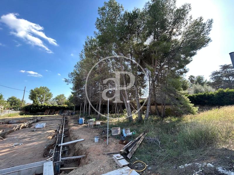 Foto d32a2e12-e588-43e0-b62f-f961c59dec60. Terreny residencial a La Cañada Paterna