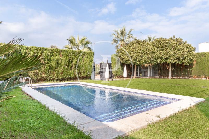 Foto 3a15eea7-2522-4651-8dde-11490f49774c. Casa amb calefacció aparcament piscina a Playa Burriana