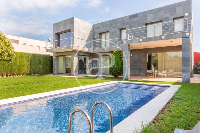 Foto 49c538cf-e903-4f41-9566-a01b94ee264c. Casa amb calefacció aparcament piscina a Playa Burriana